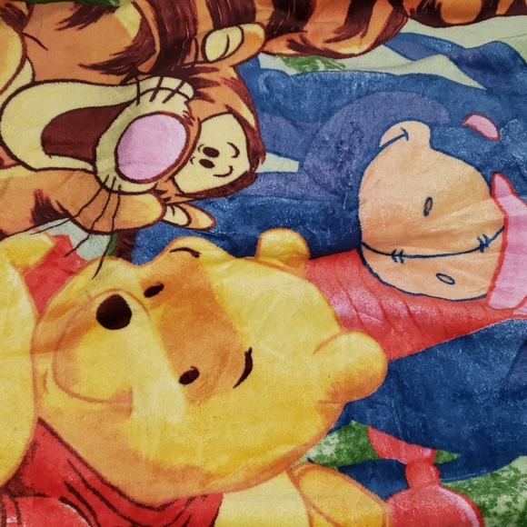 Winnie the Pooh very soft blankets new no tag - Picture 2 of 2
